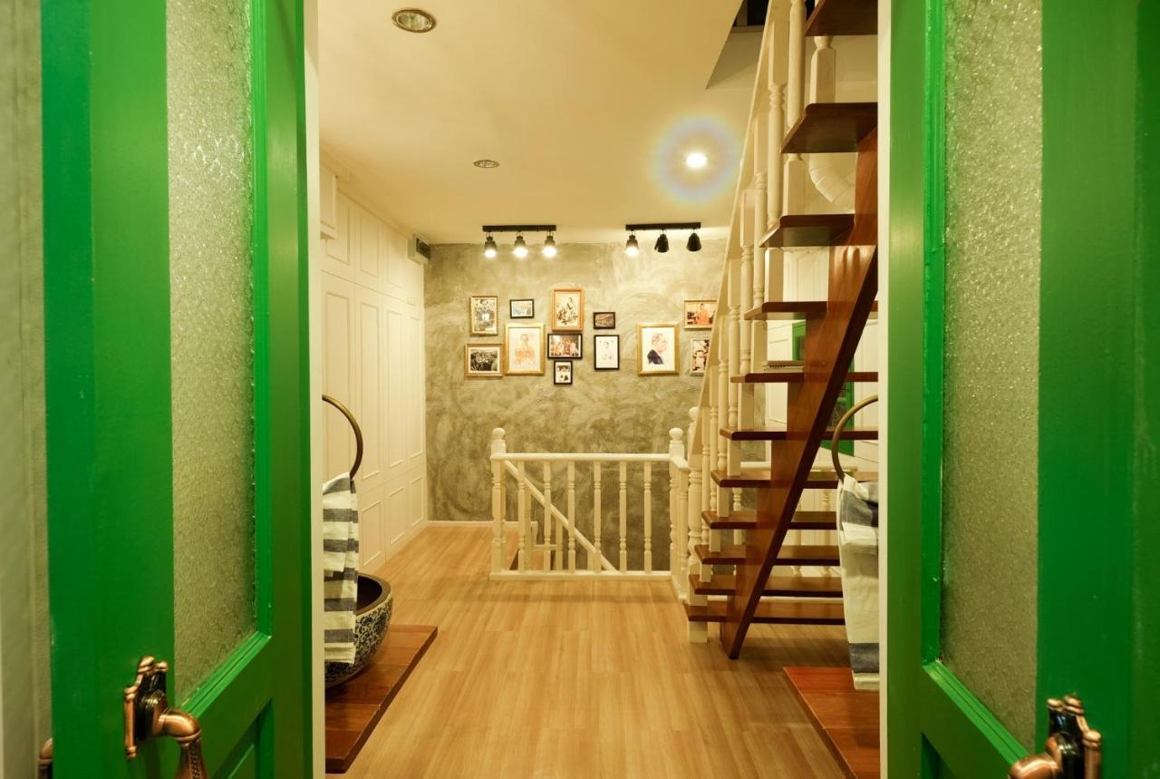 Ratana Boutique Hostel Бангкок Экстерьер фото