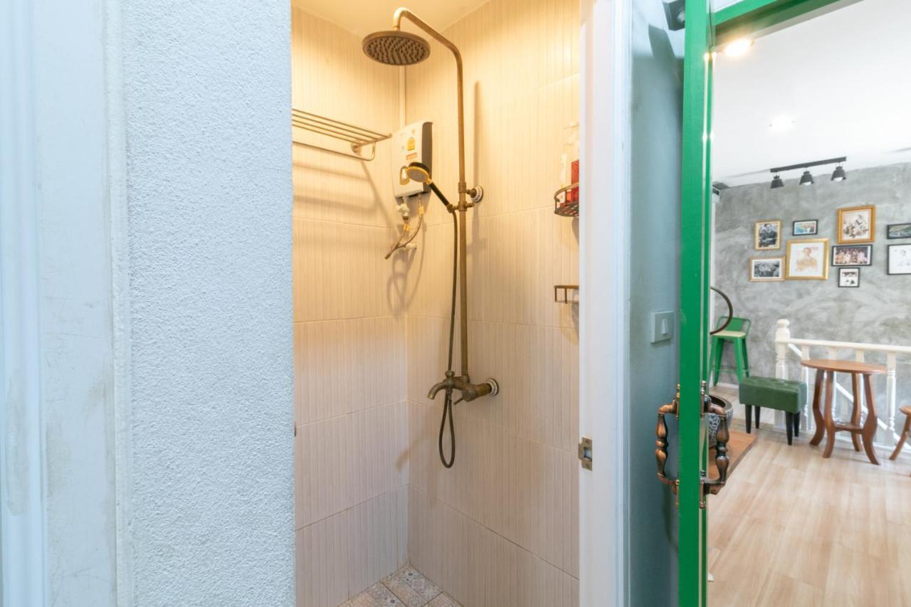 Ratana Boutique Hostel Бангкок Экстерьер фото