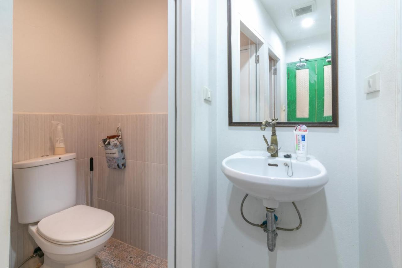 Ratana Boutique Hostel Бангкок Экстерьер фото